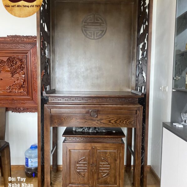 Bàn Thờ Hiện Đại Sự kết hợp hoàn hảo giữa chất liệu gỗ cao cấp và thiết kế tinh tế mang lại vẻ đẹp trang nghiêm và sang trọng cho nơi thờ cúng