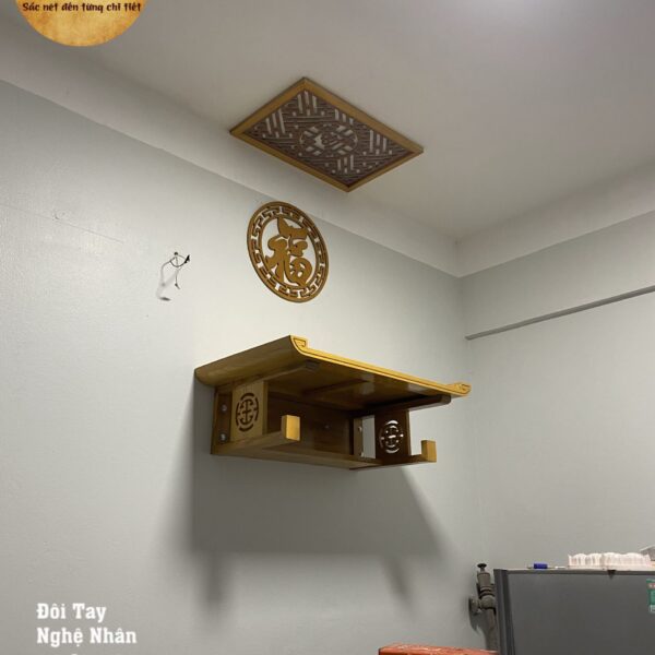 ban thơ treo tường gỗ hương được làm từ chất liệu gỗ hương vô cùng cứng cáp và sang trọng