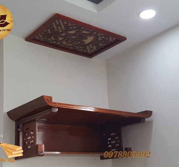 Ban Thờ Treo Tường Gỗ Hương 04 sự kết hợp thiết kế hiện đại và truyền thống tạo nên vẻ đẹp kiêu xa cho ban thờ