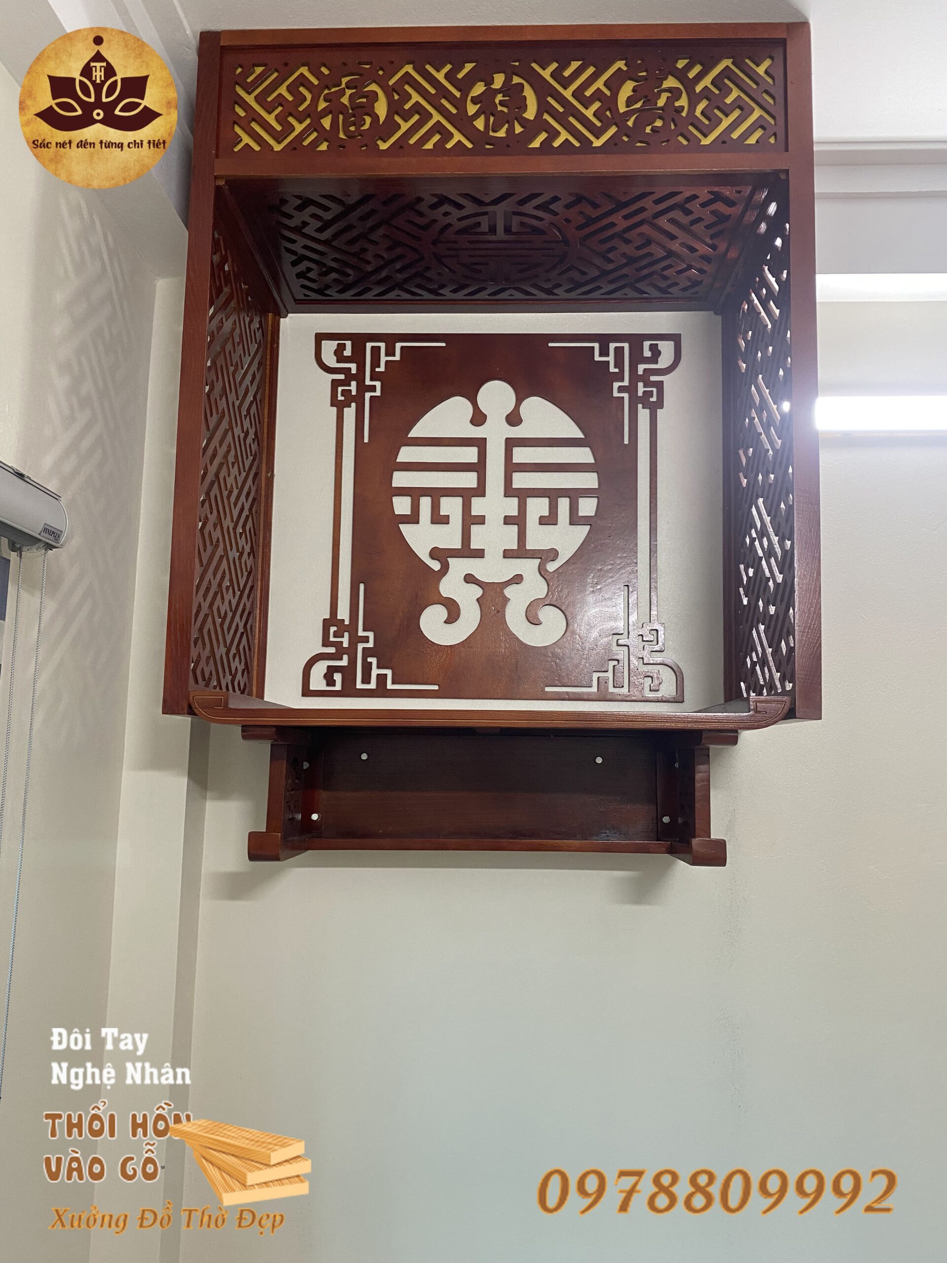 Ban Thờ Treo Che Dầm TT 691 ban thờ được thiết kế để che đi dầm của trần nhà 