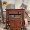 Mẫu Bàn Thờ Gỗ Hương BT 26 Những đường vân gỗ Hương có chiều sâu, tạo nên vẻ đẹp sang trọng và tinh tế cho sản phẩm.