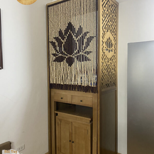 Vách ngăn CNC Bàn Thờ Chung Cư 02 với thiết kế chuẩn phong thuỷ, tạo không gian thờ ấm cúng hơn